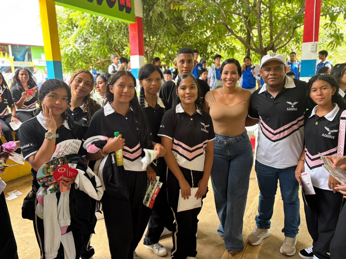 UniCaribe_'s tweet photo. #FlashUnicaribe 🤳 | Unicaribe hizo presencia en la Feria Universitaria llevada a cabo en Montelíbano (Córdoba) esta semana.

La actividad se realizó en el Parque Recreativo Cristo Rey de esta localidad. Allí se acercaron estudiantes de las distintas instituciones educativas de la zona urbana y rural del municipio.

Los jóvenes montelibaneses, futuros aspirantes a estudiantes de esta Alma Máter, conocieron la oferta académica que Unicaribe tiene para ellos en su propio territorio.

Esta participación fortalece el posicionamiento institucional de Unicaribe en Montelíbano y la región.