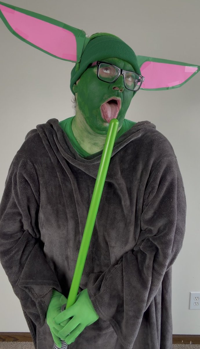 JohnniRiddlin's tweet photo. My baby grogu modeling set! https://t.co/qjOP0ywuYA
