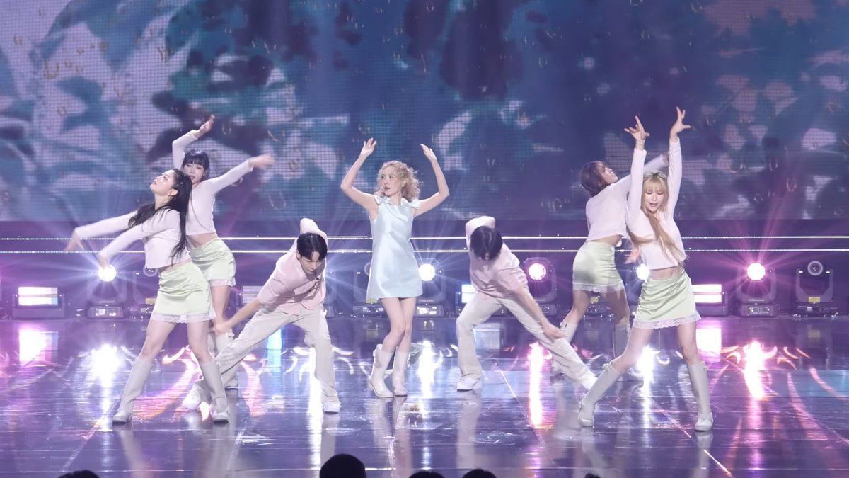 Get_SUNMIfied's tweet photo. 260725 | #SUNMI performing <Forever July> at Show! Music Core 💚🌀💚

Full FanCam
📍https://t.co/9U49f8BhBY

#선미 #ForeverJuly
@miyaohyeah https://t.co/6PmjeWHyWp