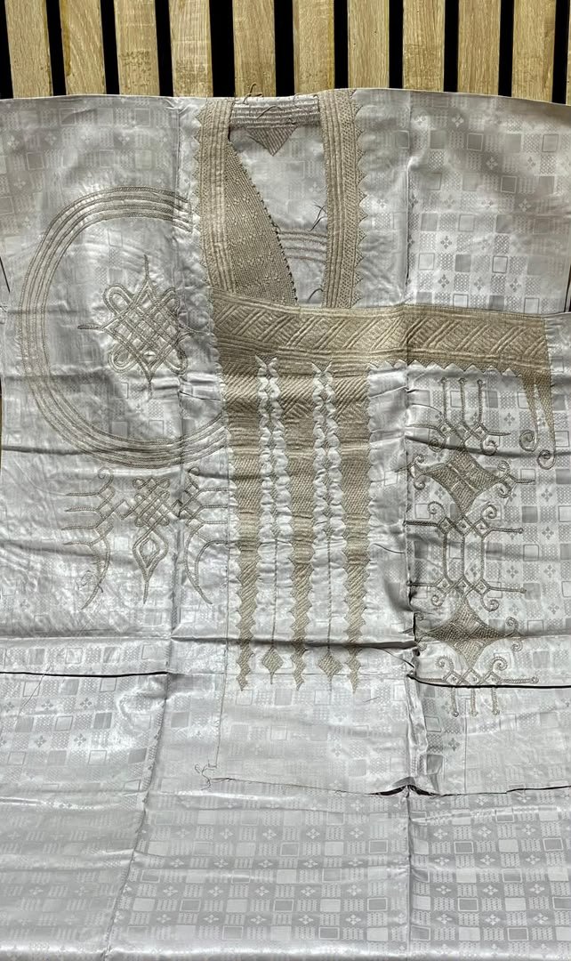 gidantextile's tweet photo. Ready To Wear Babban Riga

Price 🔖₦75,000

Kano https://t.co/96ZUKhSeOq