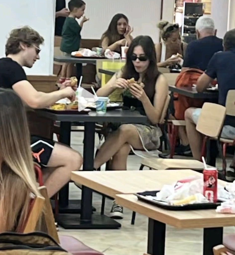 chaeriblum's tweet photo. Her gün yemek date yapmaları hakkında 🤌🏻 https://t.co/2jWE0lq1V1