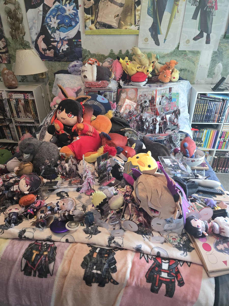 yumehaeya's tweet photo. If yall wanna know my hack for making myself actually get everything done, its called putting it all on my bed so I have nowhere to sleep until I put everything back https://t.co/vSM4pexM1q