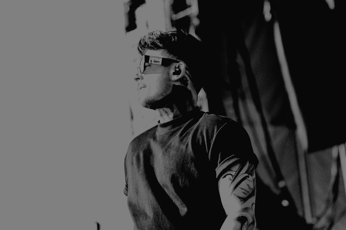 GARGOYLEROCK's tweet photo. ︎
 ︎
Good afternoon.

 ︎ https://t.co/O4XUabDb2I