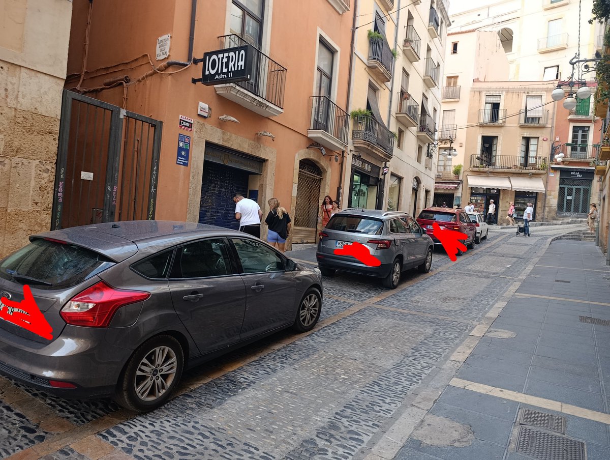 xgonzalez_64's tweet photo. Baixada Misericòrdia dissabte 25 de juliol 19h. Ens estem venent la ciutat a canvi de no res #turisme #impunitat https://t.co/mTaJK8VMxK