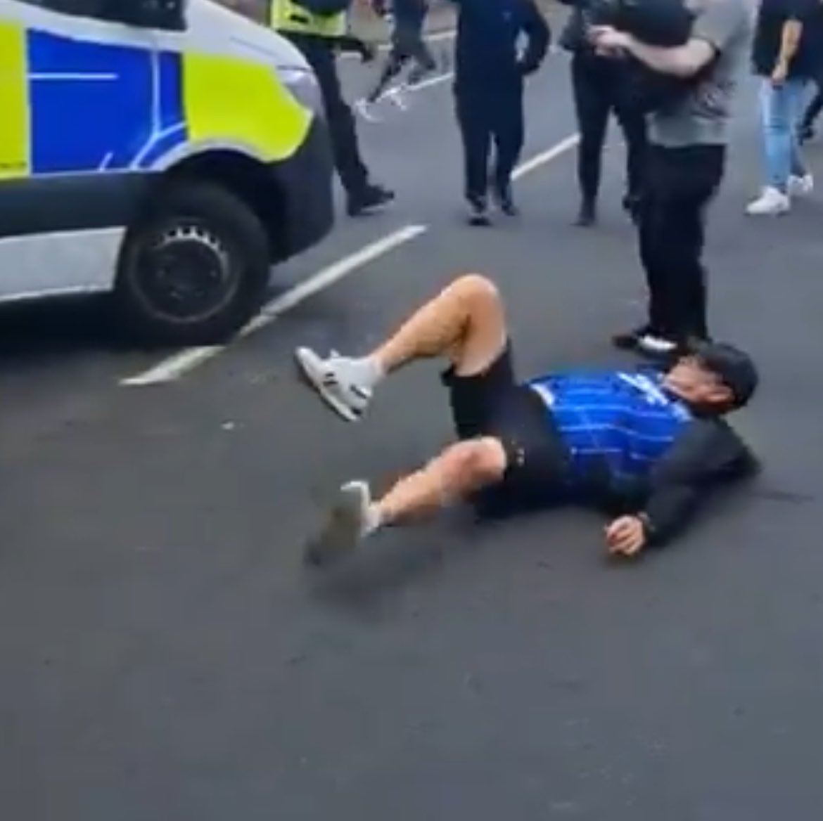 __YC9__'s tweet photo. No politics please &amp; a don’t give a f*ck what side you’re on. 

But why do cunts feel the need to wear club colours to these protests, embarrassing man. https://t.co/J23csKURRo