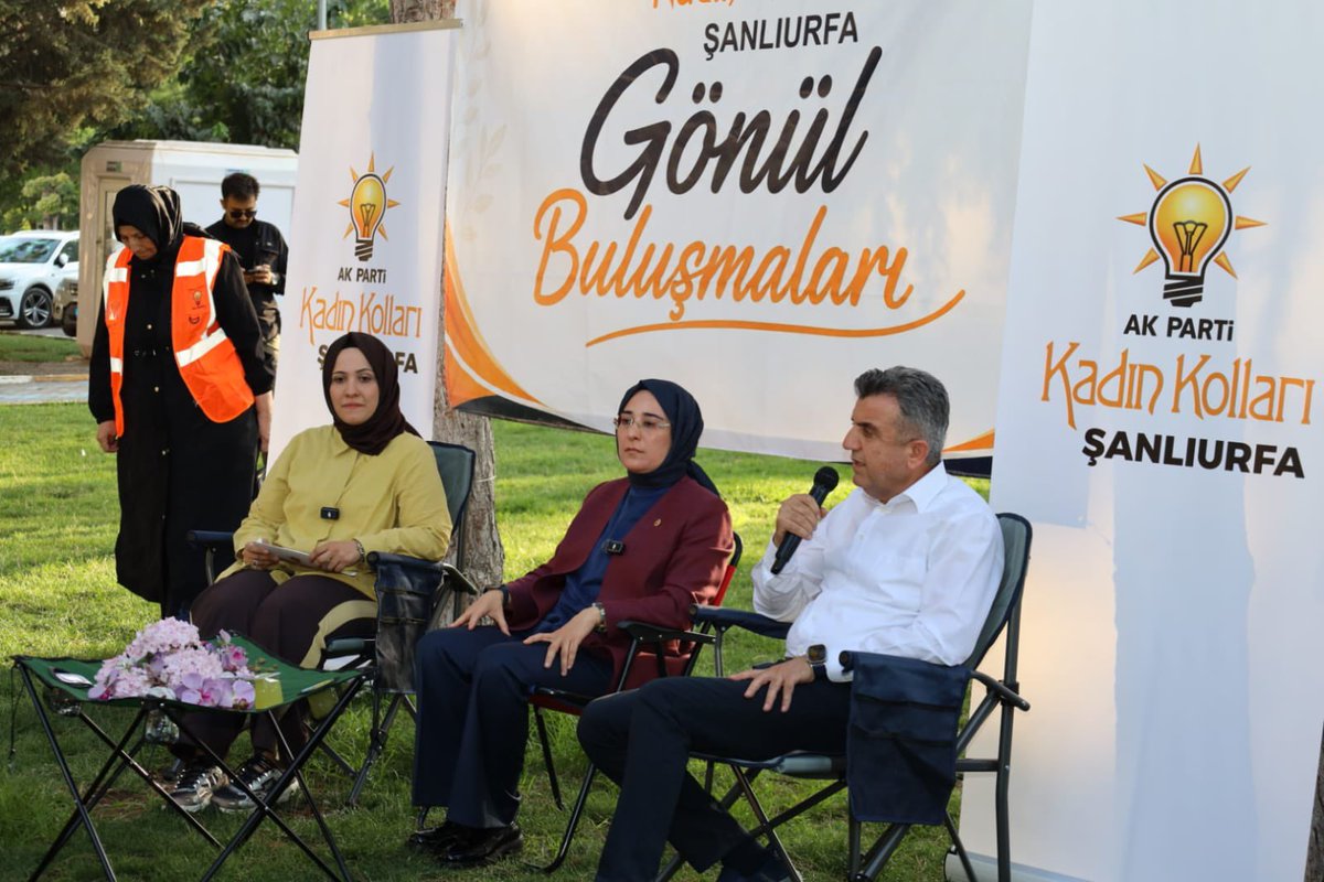milhamigunbegi's tweet photo. Kadınlar Siyasetin Nesnesi Değil, Öznesidir.
(@RTErdogan)

AK Parti Şanlıurfa Milletvekilimiz @CYAZMAC ile birlikte İl Kadın Kolları Başkanımız @ZehraAy063 ve kadın kollarımızın ev sahipliğinde düzenlenen "Gönül Buluşmaları-Şanlıurfa" programına katıldık.

Kadın Kollarımız, sadece bir teşkilat yapısı değil; aynı zamanda gönül köprüleri kuran büyük bir emek hareketidir. Mahalle mahalle, sokak sokak milletimizin yanında olan kadın kollarımız, davamızın sahadaki en güçlü temsilcileridir.

Bu anlamlı etkinlik için İl Kadın Kolları Başkanımız Zehra Ay'a ve kadın kollarımıza teşekkür ediyorum.

#GönülBuluşmaları
@RTErdogan @Akparti @abuyukgumus
@tugbaisikercan @mustafaelitas @efkanala @MahinurOzdemir @hakanaksu058 @farukaytek @fatmaocak0663 @Makbulee_Oruc