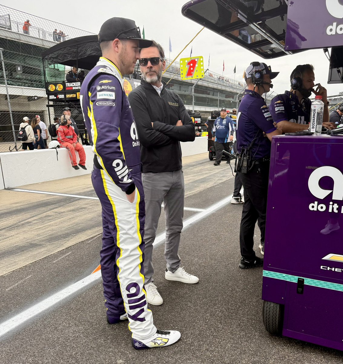 allyracing's tweet photo. A special visitor popped by while waiting for qualifying to get started at @IMS! https://t.co/5fkMVSTwgN