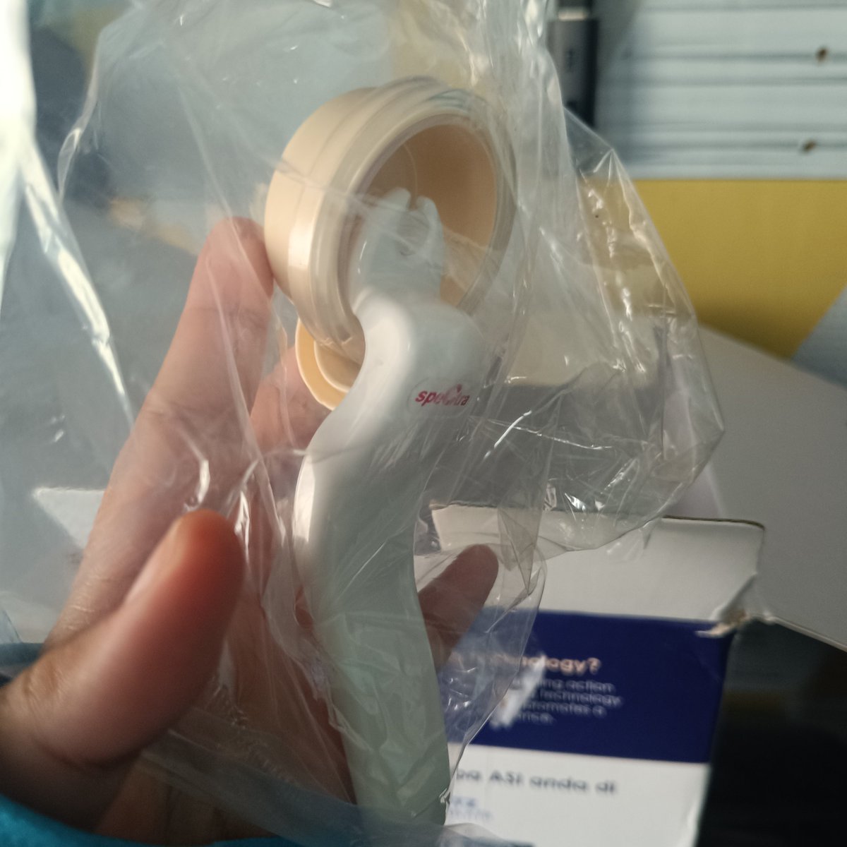 jngshrt's tweet photo. mau preloved spectra s1 pro, masih lengkap semua, 1 set  corong 24mm bawaannya, plus 1 set corong size ukuran 19mm punya kinmade, dan 1 set 20mm asli spectra, sama 1 set handsfree spectra ukuran 24mm, plus lagi 1pcs pumpinpal set ukuran S (19-23mm), manual pumpnya masih baru https://t.co/YPqlN3CJe6