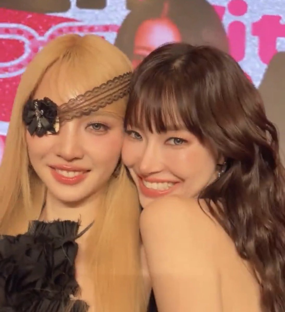 janjing1x's tweet photo. jing has some kind of cute aggression towards jan and i seriously understand her https://t.co/xnEe7RIllf