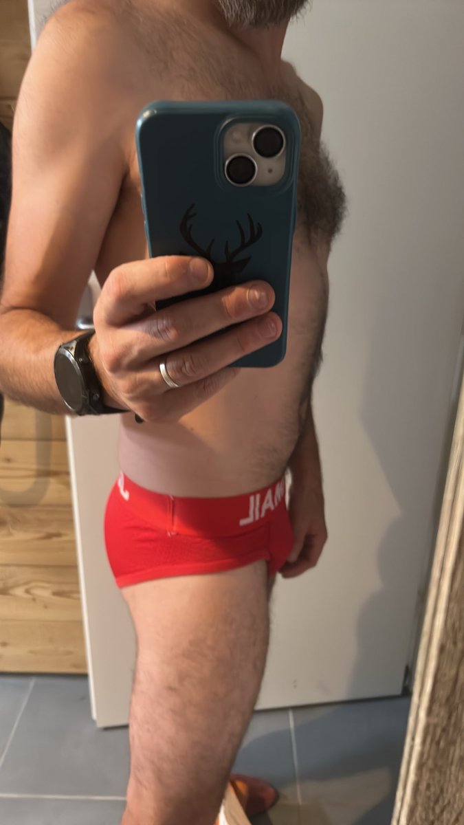 Yvox69's tweet photo. En mode complètement horny, je veux jouer avec des poils
@LesPompeurs https://t.co/R8v0JbGLyK