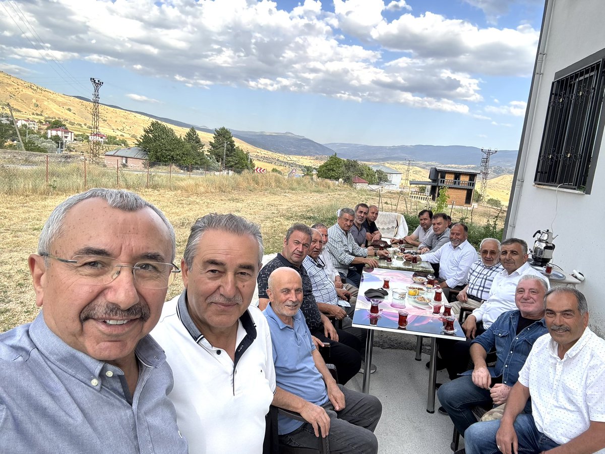 bbismailerdem's tweet photo. “Çay koy geliyorum; Çayı koydum bekliyorum”

Gölova Karayakup Köyü dernek başkanı Birol Alkan’ın Çay davetine değerli büyüğümüz @erdemekrem ,İSKON Başkanı @mhmgenc le birlikte icabet ettik. Saygıdeğer dostlarımızla çayın keyfini yaşadık. Bizleri davet eden ikramda bulunan Birol Bey’e misafirperverliği için ALKAN ailesine çok çok teşekkür ederim.