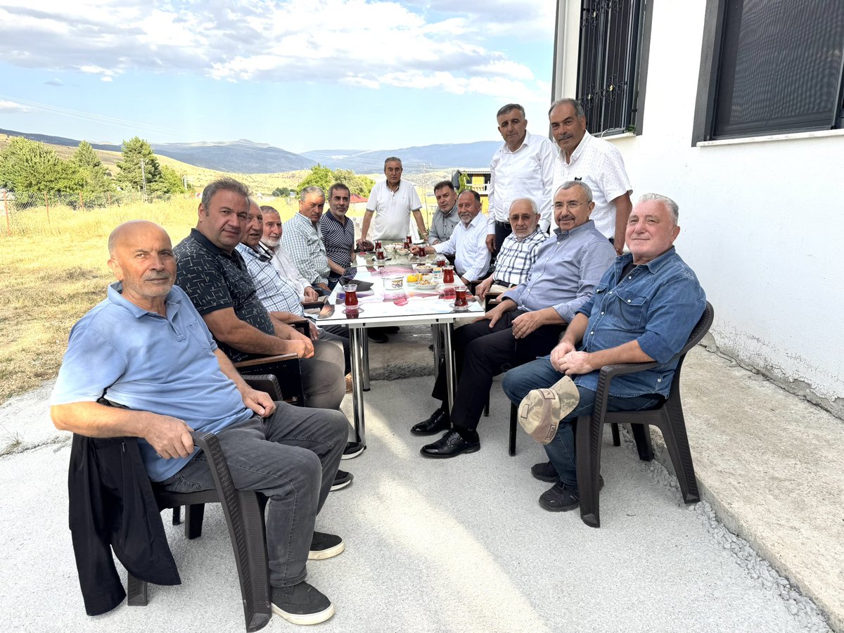 bbismailerdem's tweet photo. “Çay koy geliyorum; Çayı koydum bekliyorum”

Gölova Karayakup Köyü dernek başkanı Birol Alkan’ın Çay davetine değerli büyüğümüz @erdemekrem ,İSKON Başkanı @mhmgenc le birlikte icabet ettik. Saygıdeğer dostlarımızla çayın keyfini yaşadık. Bizleri davet eden ikramda bulunan Birol Bey’e misafirperverliği için ALKAN ailesine çok çok teşekkür ederim.