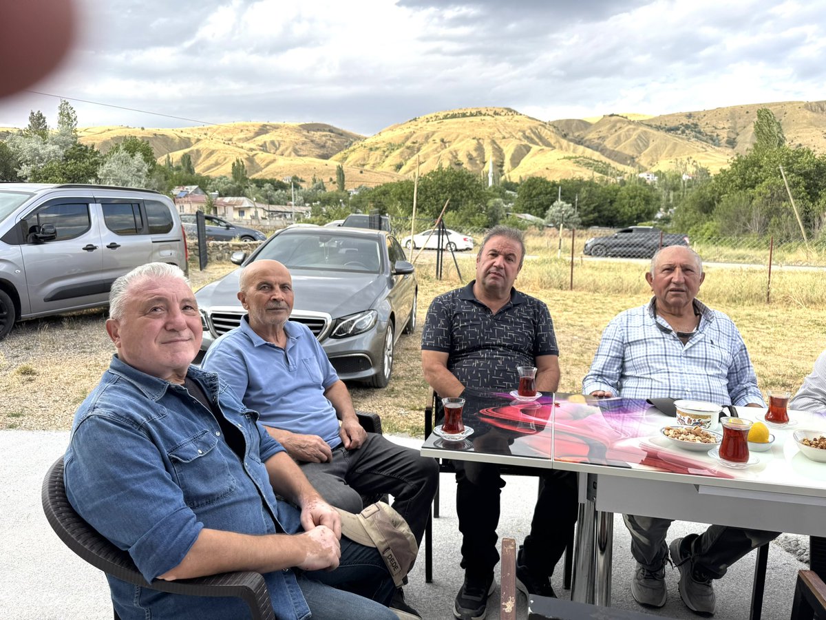 bbismailerdem's tweet photo. “Çay koy geliyorum; Çayı koydum bekliyorum”

Gölova Karayakup Köyü dernek başkanı Birol Alkan’ın Çay davetine değerli büyüğümüz @erdemekrem ,İSKON Başkanı @mhmgenc le birlikte icabet ettik. Saygıdeğer dostlarımızla çayın keyfini yaşadık. Bizleri davet eden ikramda bulunan Birol Bey’e misafirperverliği için ALKAN ailesine çok çok teşekkür ederim.