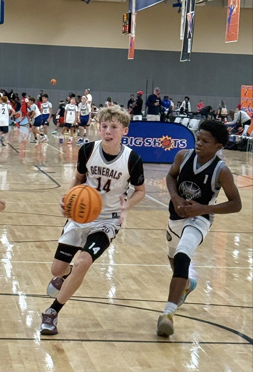NorfolkKnights's tweet photo. Salem Generals guard Andrew Hall off a shot fake and a quick burst to the rim for the basket.  He mixes perimeter scoring; textbook stroke  and footwork with the ability to beat you off the bounce.  #BigShots #SummerNationals @BigShotsToday @BigShotsGlobal https://t.co/8IxXA6FRbU
