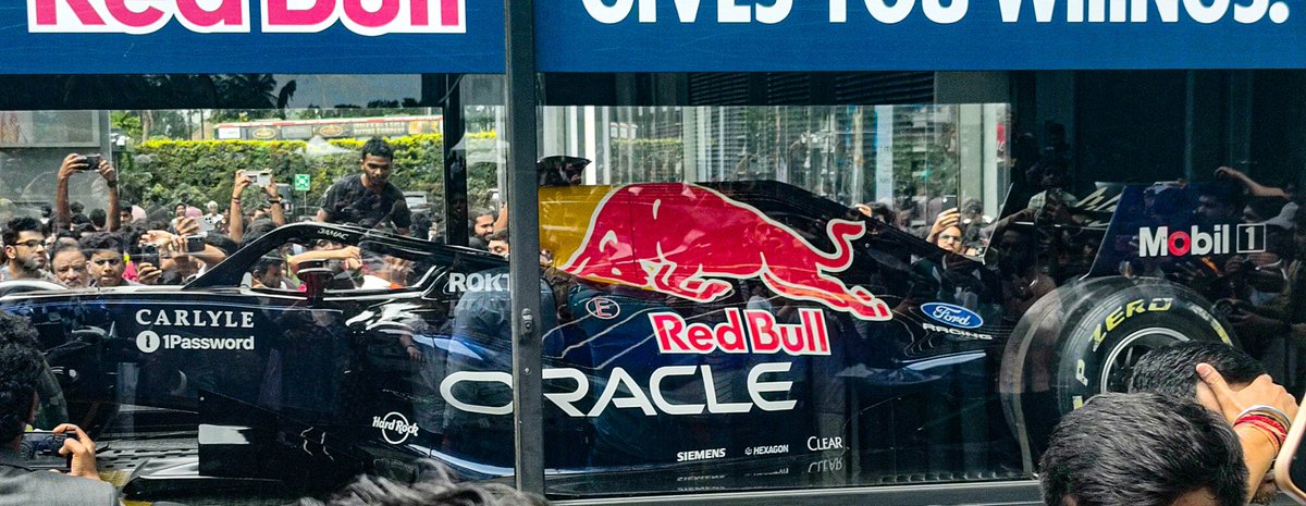 Pranavisda1's tweet photo. Caught Red Bull's Formula 1 car in Bangalore today. Looked Simply Lovely!!!

#RedBull #F1 #Bangalore #Photography https://t.co/Tu6sL5MfuX
