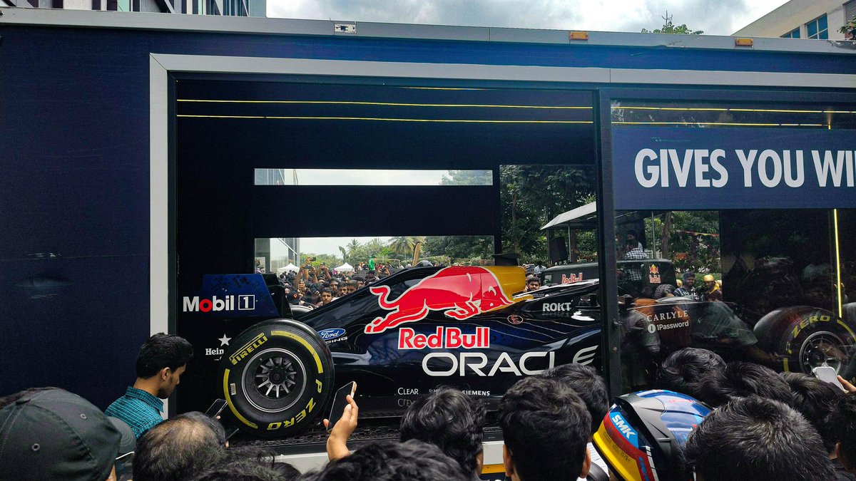 Pranavisda1's tweet photo. Caught Red Bull's Formula 1 car in Bangalore today. Looked Simply Lovely!!!

#RedBull #F1 #Bangalore #Photography https://t.co/Tu6sL5MfuX