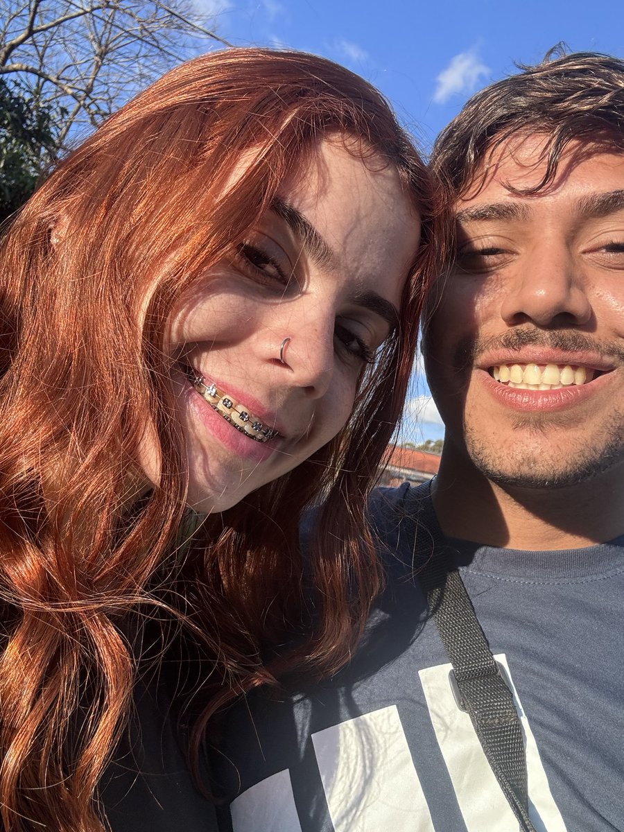 MaahRodriguesB1's tweet photo. A pessoa certa me ensinou a sorrir ❤️ https://t.co/QdhRGiZjjy