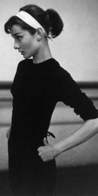 b0neslutt's tweet photo. balletcore thinsp0 always hits 🪽 https://t.co/E8g8UOCoz2