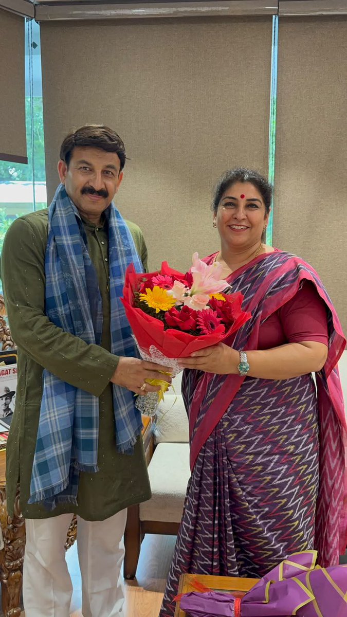 ManojTiwariMP's tweet photo. दिल्ली प्रदेश बीजेपी की नवनियुक्त महामंत्री बहन @yogitasinghbjp का आज स्वागत किया.. योगिता जी हमारी अध्यक्षता में उपाध्यक्ष रहीं और सदा अपनी छाप छोड़ने में सफल रहीं। इस कार्यकाल की असीम शुभकामनाएँ.. @BJP4Delhi https://t.co/Gl7ELmO9r5