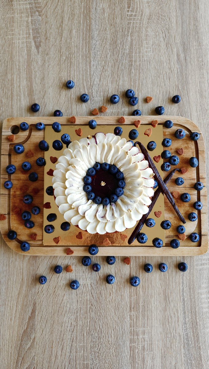 S_Flrs's tweet photo. Flan Pâtissier marbré vanille myrtille ! 👩🏻‍🍳🫐

P'tit flan pour fêter mon anniversaire (sans surprise) ! https://t.co/Vc8mQX4Ged