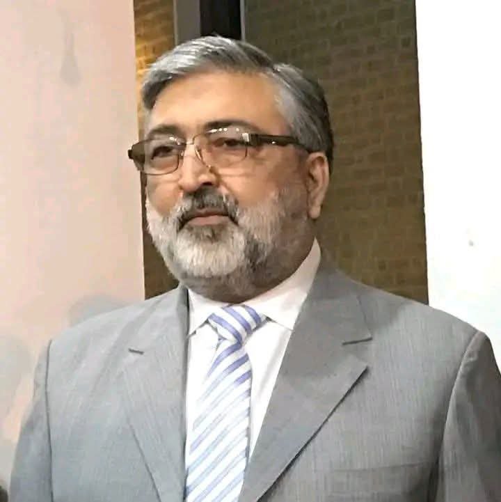 KamranM69045926's tweet photo. علی امین گنڈاپور کے غیر ذمہ دارانہ بیانات سیاسی دیوالیہ پن کا اظہار ہیں،سینیٹر کامران مرتضی 
#فخر_ملت_مولانا
 #سرکاری_چمچے_فلاپ 
#بارڈر_یا_بیرکس 
#معدنیات_فروش_ٹولہ 
#مہنگائی_کا_جواب_دو https://t.co/fKmWoSGYi1