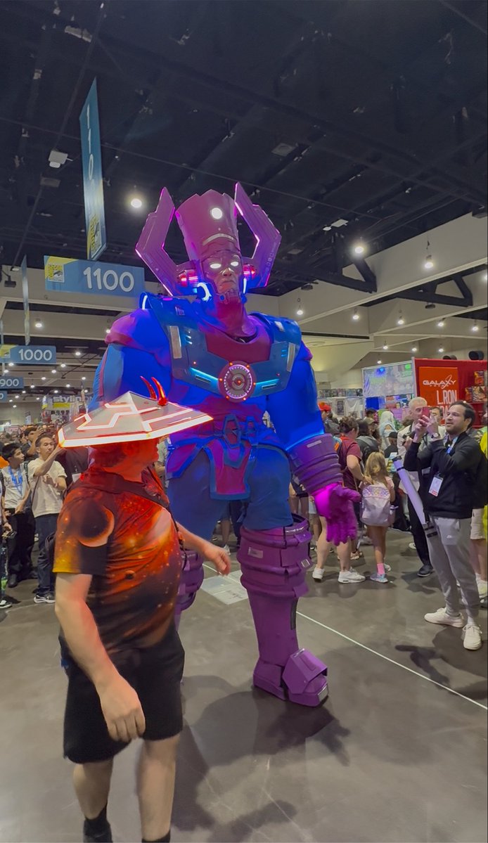 ParksAndCons's tweet photo. For any that didn’t know, this talented 2026 cyborg was Galactus last year (extreme_costumes on IG) https://t.co/1k80hshlal
