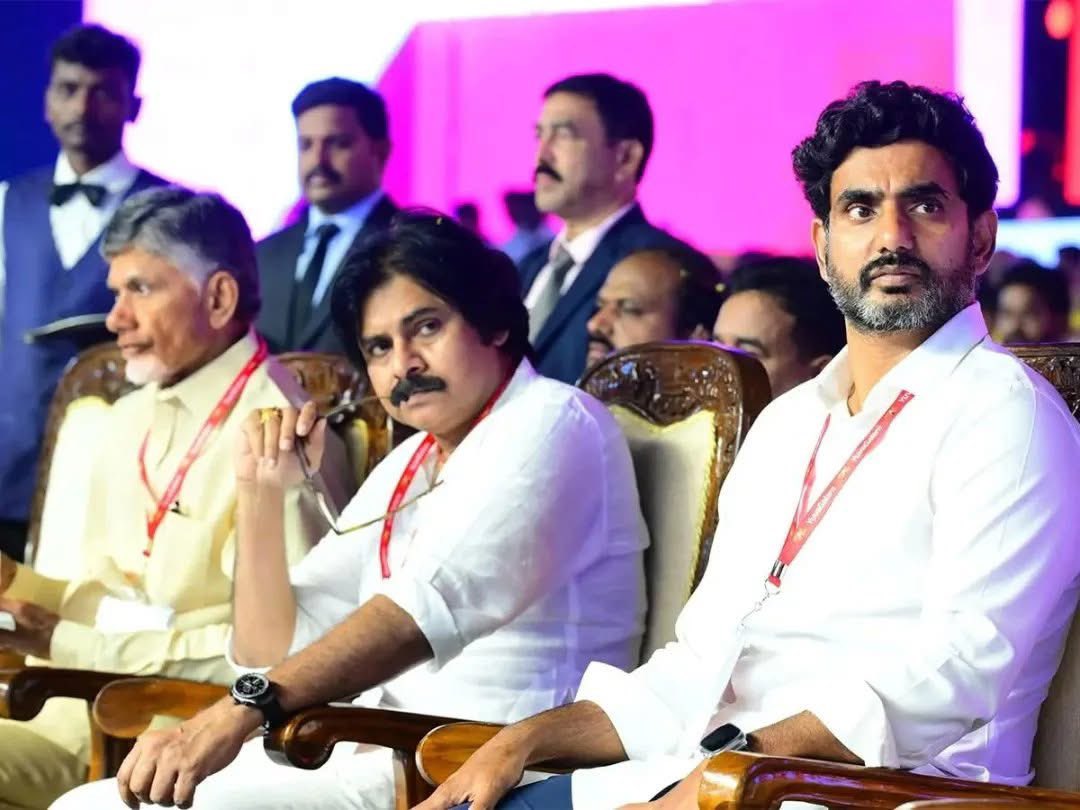 RedBook_TDP's tweet photo. Important Clarification TDP Office !! 🚨🚨🚨

The party has given clear and strict instructions that 𝒏𝒐 𝒐𝒏𝒆 𝒔𝒉𝒐𝒖𝒍𝒅 𝒔𝒑𝒆𝒂𝒌, 𝒄𝒂𝒎𝒑𝒂𝒊𝒈𝒏, 𝒐𝒓 𝒄𝒐𝒏𝒅𝒖𝒄𝒕 𝒔𝒐𝒄𝒊𝒂𝒍 𝒎𝒆𝒅𝒊𝒂 𝒂𝒄𝒕𝒊𝒗𝒊𝒕𝒊𝒆𝒔 𝒂𝒈𝒂𝒊𝒏𝒔𝒕 𝒐𝒖𝒓 𝒂𝒍𝒍𝒊𝒂𝒏𝒄𝒆 𝒑𝒂𝒓𝒕𝒏𝒆𝒓𝒔, 𝑩𝑱𝑷 𝒐𝒓 𝑱𝒂𝒏𝒂 𝑺𝒆𝒏𝒂

The party will neither encourage nor support anyone who abuses, attacks, or unnecessarily criticises BJP or Jana Sena leaders or supporters. Whether someone posts tweets, conducts Spaces, participates in discussions, or makes personal comments, they are doing so entirely in their individual capacity.

The party has not authorised anyone to conduct Spaces against BJP or Jana Sena. It has not assigned any such responsibility, issued any guidelines, or given approval for these activities. Therefore, no one should claim or imply that their personal actions have the backing of the party.

Anyone is free to express personal opinions, but they must also take complete responsibility for the consequences. 𝑰𝒇 𝒔𝒐𝒎𝒆𝒐𝒏𝒆 𝒅𝒆𝒍𝒊𝒃𝒆𝒓𝒂𝒕𝒆𝒍𝒚 𝒑𝒓𝒐𝒗𝒐𝒌𝒆𝒔 𝑱𝒂𝒏𝒂 𝑺𝒆𝒏𝒂 𝒐𝒓 𝑩𝑱𝑷 𝒔𝒖𝒑𝒑𝒐𝒓𝒕𝒆𝒓𝒔 𝒂𝒏𝒅 𝒓𝒆𝒄𝒆𝒊𝒗𝒆𝒔 𝒂 𝒓𝒆𝒔𝒑𝒐𝒏𝒔𝒆 𝒇𝒓𝒐𝒎 𝒕𝒉𝒆𝒎, 𝒕𝒉𝒆 𝒑𝒂𝒓𝒕𝒚 𝒘𝒊𝒍𝒍 𝒏𝒐𝒕 𝒊𝒏𝒕𝒆𝒓𝒗𝒆𝒏𝒆 𝒐𝒓 𝒕𝒂𝒌𝒆 𝒓𝒆𝒔𝒑𝒐𝒏𝒔𝒊𝒃𝒊𝒍𝒊𝒕𝒚 𝒇𝒐𝒓 𝒕𝒉𝒂𝒕 𝒑𝒆𝒓𝒔𝒐𝒏𝒂𝒍 𝒄𝒐𝒏𝒇𝒍𝒊𝒄𝒕.

The message is very clear: 𝐭𝐡𝐞 𝐩𝐚𝐫𝐭𝐲 𝐡𝐚𝐬 𝐧𝐨 𝐢𝐧𝐯𝐨𝐥𝐯𝐞𝐦𝐞𝐧𝐭, 𝐫𝐞𝐬𝐩𝐨𝐧𝐬𝐢𝐛𝐢𝐥𝐢𝐭𝐲, 𝐨𝐫 𝐬𝐭𝐚𝐤𝐞 𝐢𝐧 𝐬𝐮𝐜𝐡 𝐚𝐜𝐭𝐢𝐯𝐢𝐭𝐢𝐞𝐬 𝐚𝐧𝐝 𝐰𝐢𝐥𝐥 𝐧𝐨𝐭 𝐞𝐧𝐜𝐨𝐮𝐫𝐚𝐠𝐞 𝐭𝐡𝐞𝐦 𝐢𝐧 𝐚𝐧𝐲 𝐦𝐚𝐧𝐧𝐞𝐫.

Everyone may now decide for themselves how they wish to proceed, but they should do so knowing that it is entirely their personal decision and responsibility.