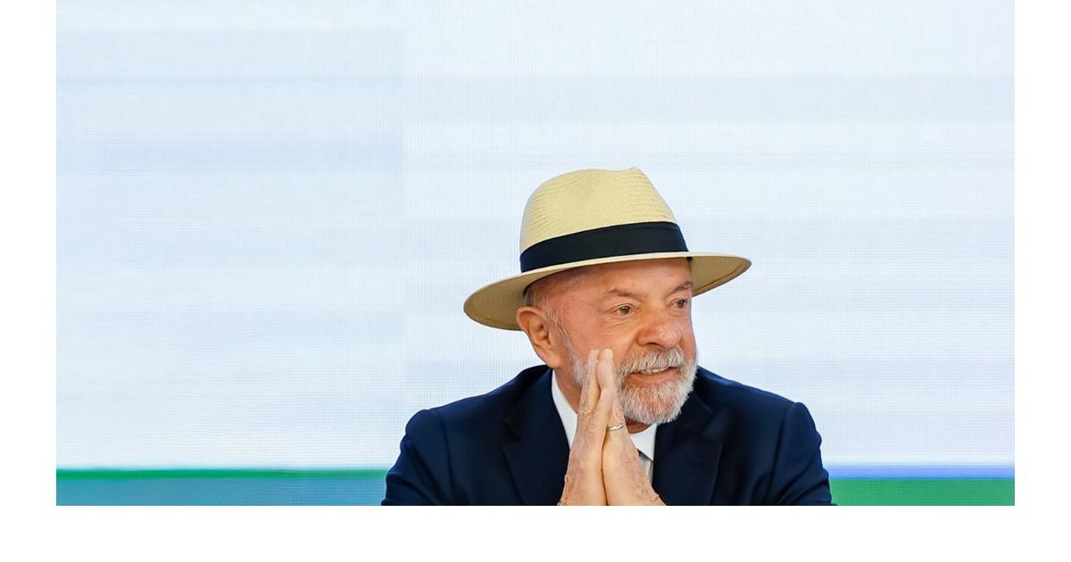 g1's tweet photo. Lula diz que quem 'se meter' nas eleições brasileiras 'vai apanhar muito' https://t.co/ySlc3VYDyJ https://t.co/17WQwTyMNt