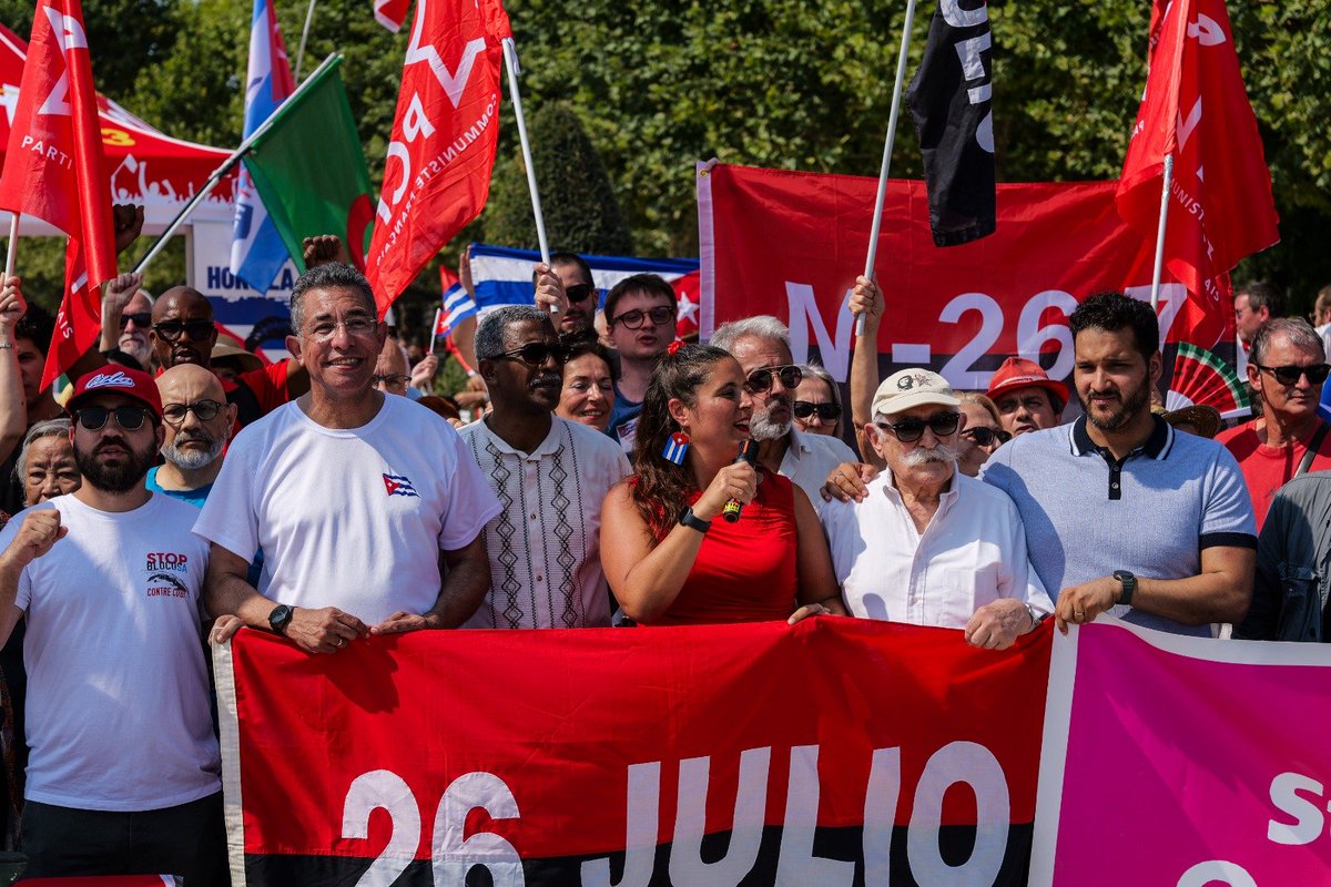 PCF's tweet photo. 🤝 Avec Charlotte Balavoine, responsable de la campagne Cuba pour le PCF, Jean-Victor Castor, député de Guyane membre du groupe @deputesGDR et président du groupe d’amitié France-Cuba à l’Assemblée nationale et @otto_vaillant Frías, ambassadeur de Cuba en France. https://t.co/V1DXq4krTH
