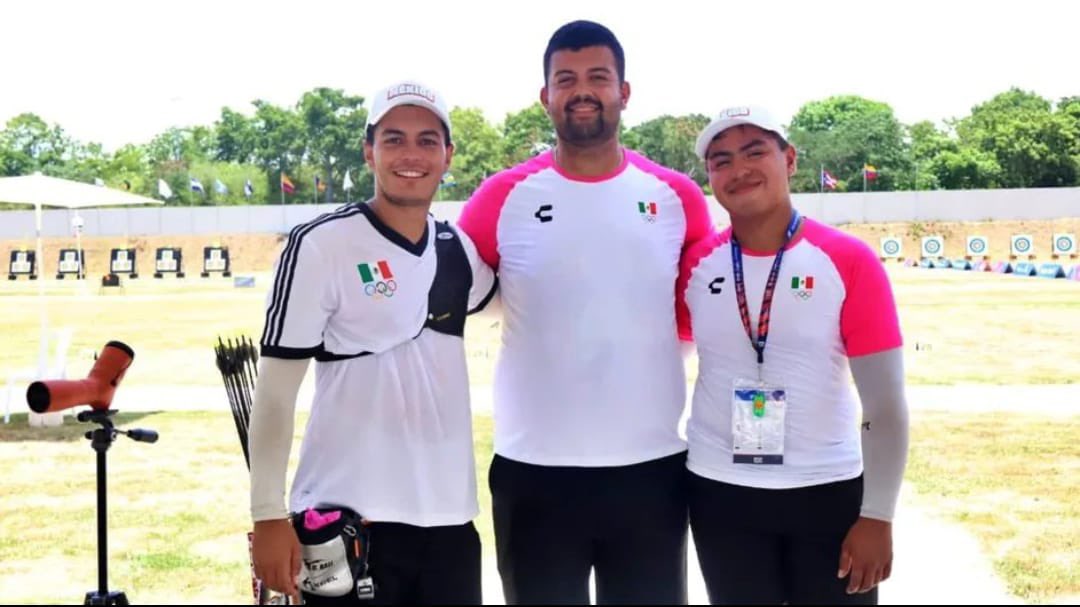 DiariodeMorelos's tweet photo. 🏹🥇 ¡MÉXICO HACE EL DOBLETE EN ARCO RECURVO!

Matías Grande, Raúl Rodríguez y Francisco Padilla vencieron 6-2 a Colombia y se llevaron el oro por equipos. 🇲🇽🏹

¡Dos de dos para México en arco recurvo! 🔥🥇 https://t.co/hualTaABpj