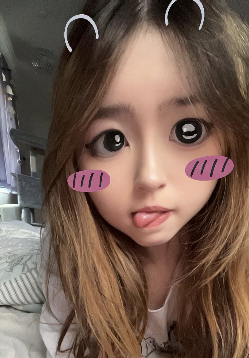 xhyorina's tweet photo. who’s cuter?

#StaySelcaDay #ssd #LeeKnow https://t.co/i6E76dmOmr