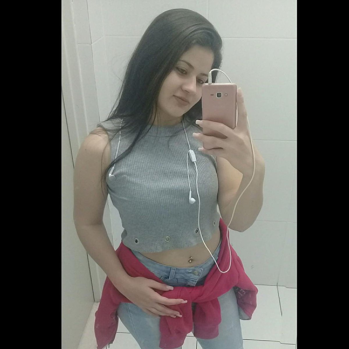 felcabtuna's tweet photo. @smartbian Oi Geovanna Bonfim logo logo teu endereço chega na mesa da Hanna... Hahhahahahaha https://t.co/ToHDRTD7Dq