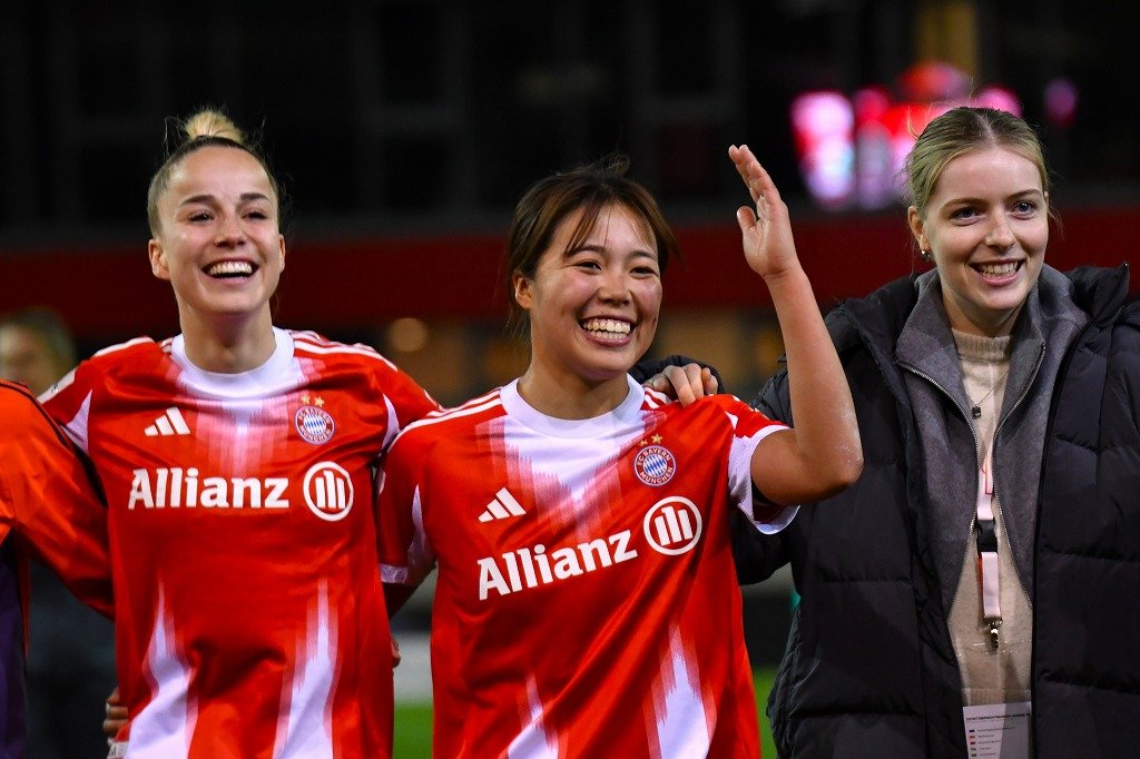 98_00inter777's tweet photo. ↓右の選手
アララ・シェヒトラー(19)🇩🇪代表

🇹🇷父の「殉教者」を意味する普通の名字だけど、最後の3文字のせいで🇩🇪国内では名字を名乗れずユニフォームや公式の場での記載は「アララ」だとか。 https://t.co/oNS6GT2YDb