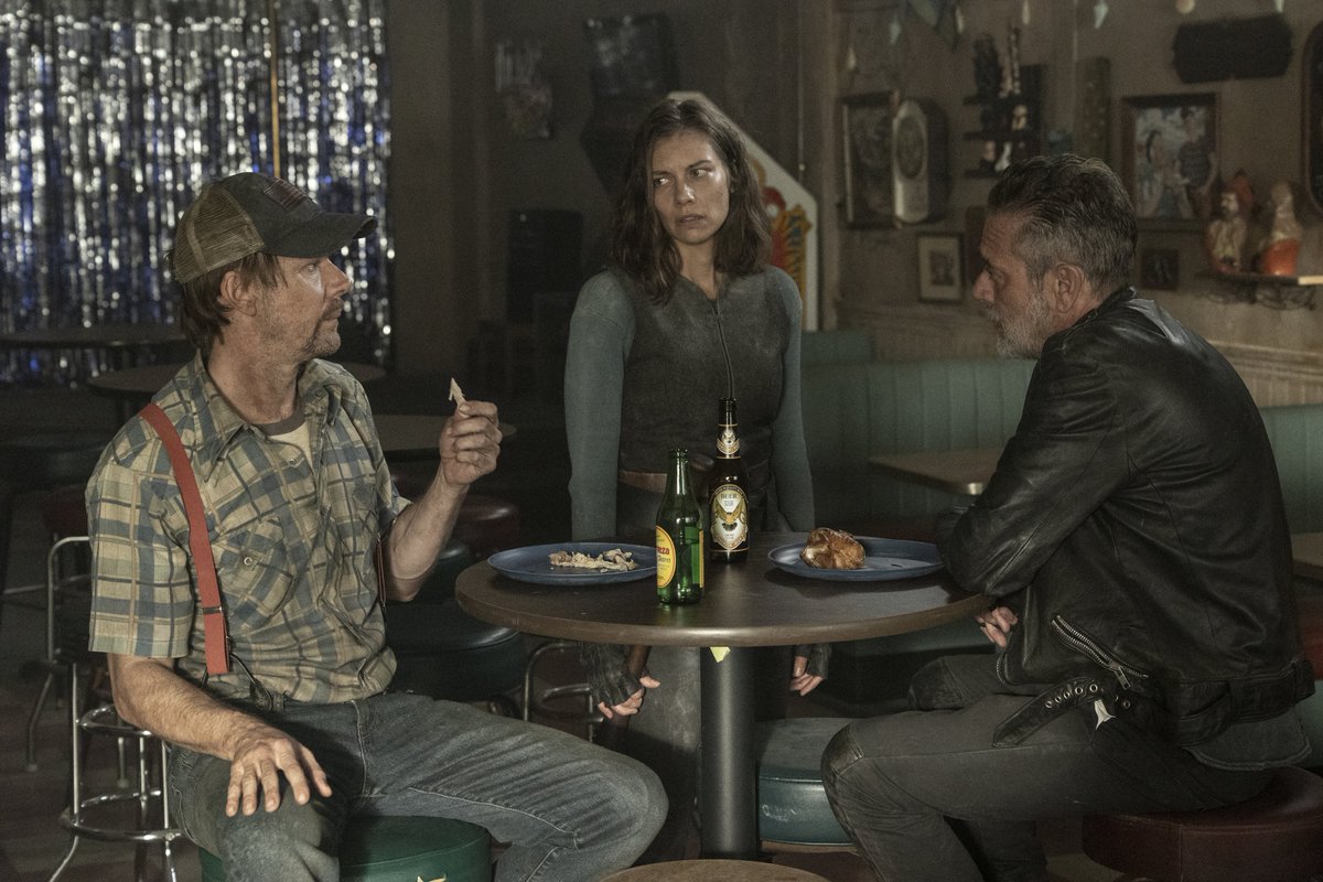 SciFiSpiral's tweet photo. #DeadCity Season 3 premieres tomorrow, July 26, at 9 PM ET/PT on AMC and AMC+.

The premiere episode, "Trillium," is directed by the new showrunner Seth Hoffman.

🍅 RT Score: 100% fresh
🗓️ Slate: Episode 1 of 8 weekly drops
👥 New Cast: Jimmi Simpson &amp; Aimee Garcia https://t.co/JfxGuclofe
