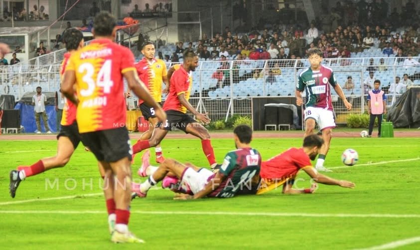 Probudhya13's tweet photo. Anwar Ali had the best view in the Ground for that Sahal Goal 😍 https://t.co/zUkj1Av9Gc