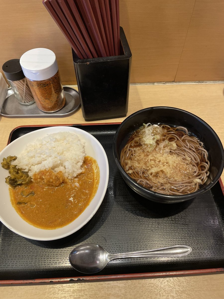 Z07261968's tweet photo. 東京いったらそば食べなと大阪の友人に言われたんで朝からおそばを。朝カレー定食あった🍛 https://t.co/4zu4Pvi0Cf