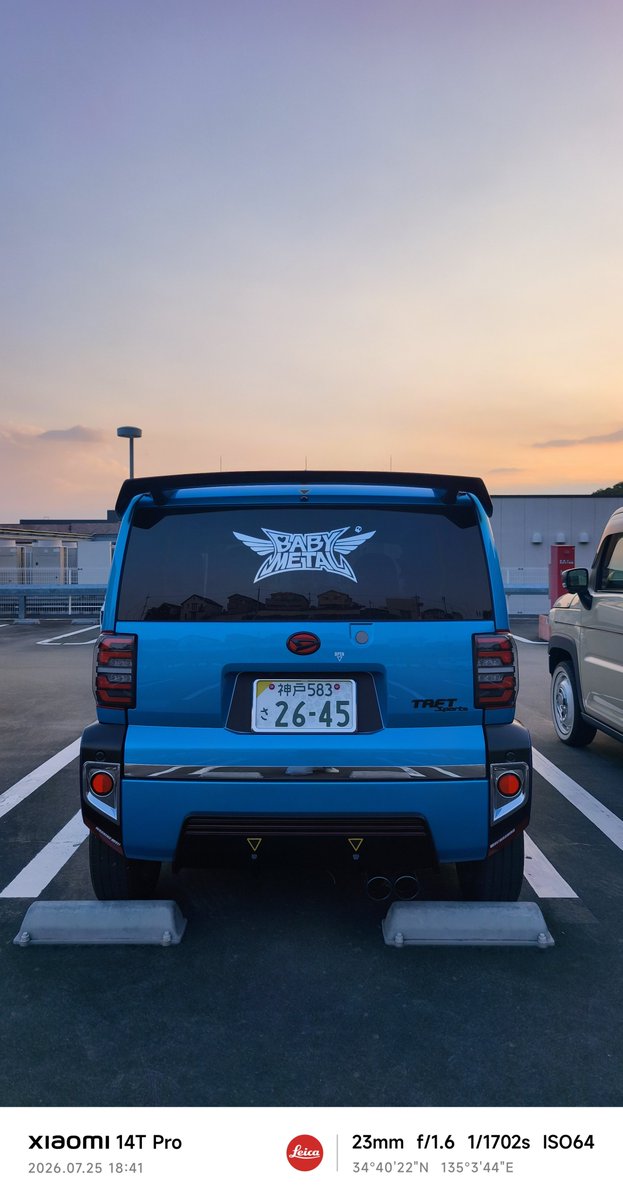 GUN_TAMA1985's tweet photo. ブルーディスティニー2号機改め、"Steve"を宜しく😚🇯🇵🇺🇸
ホイール、ナット純正戻し。
フューエルリッドはビブラニウム製。
リアステ等、デカールリセット。
まだまだ好きを貫きまくります🫵🏻😝
#ダイハツ #タフト #MARVEL #キャプテン・アメリカ #DAMD #イクセンオート #Studiobalu https://t.co/jcZOvsePX6