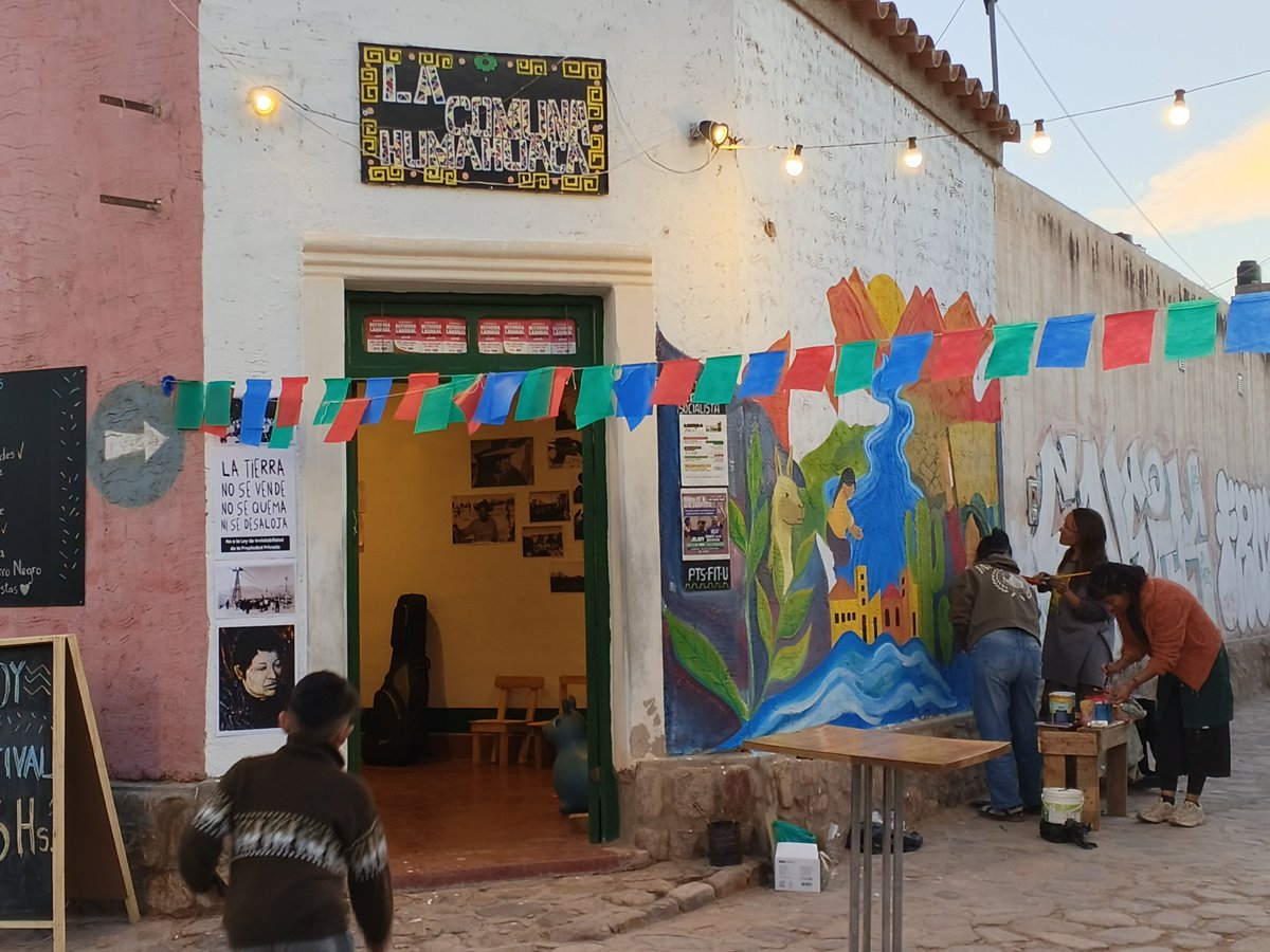 NatuchaMorales's tweet photo. Más de un centenar de personas de Humahuaca en el Festival por la Memoria a 50 años del golpe y de los Apagones de Ledesma. 

Impulsado nuestra Casa Socialista La Comuna y el Comité de la Quebrada junto a Myriam Bregman. 
Hermosa y emotiva jornada en la calle, puertas afuera ✊🏽. https://t.co/SbDjfZi9Kc