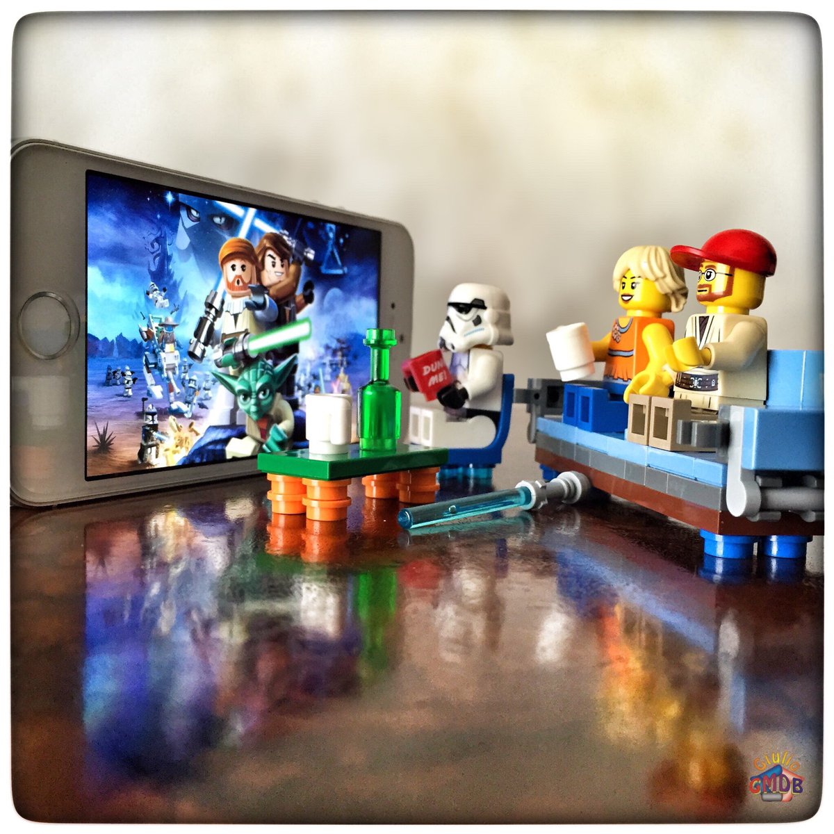 gmdb's tweet photo. @app_settings @ptkdev My iPhone 4 still works good as giant TV for #MiniG 😉 https://t.co/2SCzg2VWyk