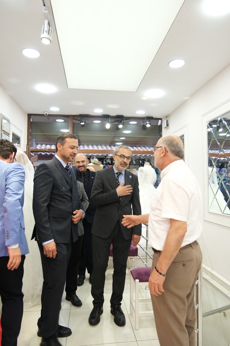 hphuzur's tweet photo. Konya İl Başkanlığımızın ev sahipliğinde, Genel Başkanımız Zafer Emanetoğlu, Genel Başkan Yardımcılarımız ve Konya İl Başkanımız Mehmet Altuğ iş yerlerini ziyaret ederek sosyal yaşam, ekonomik gelişmeler, yerel sorunlar ve çözüm önerileri üzerine fikir alışverişinde bulunuldu. https://t.co/Ti5cpUIFIb