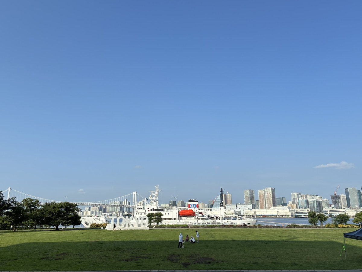 downtown_middle's tweet photo. お早う御座います。まだ時間が早いからかそんなに暑くありません。だけど手持ちの温湿度計では、気温30.8度、湿度69% 日陰だとさらに涼しい。 https://t.co/9KtprOZl3H