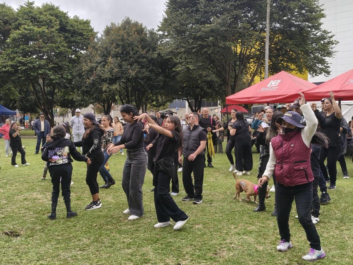 IPESBogota's tweet photo. Participamos  en la Feria de Servicios y Emprendimiento para Personas con Discapacidad, dando a conocer nuestra oferta institucional y visibilizando los emprendimientos. https://t.co/12wBfeJWo1