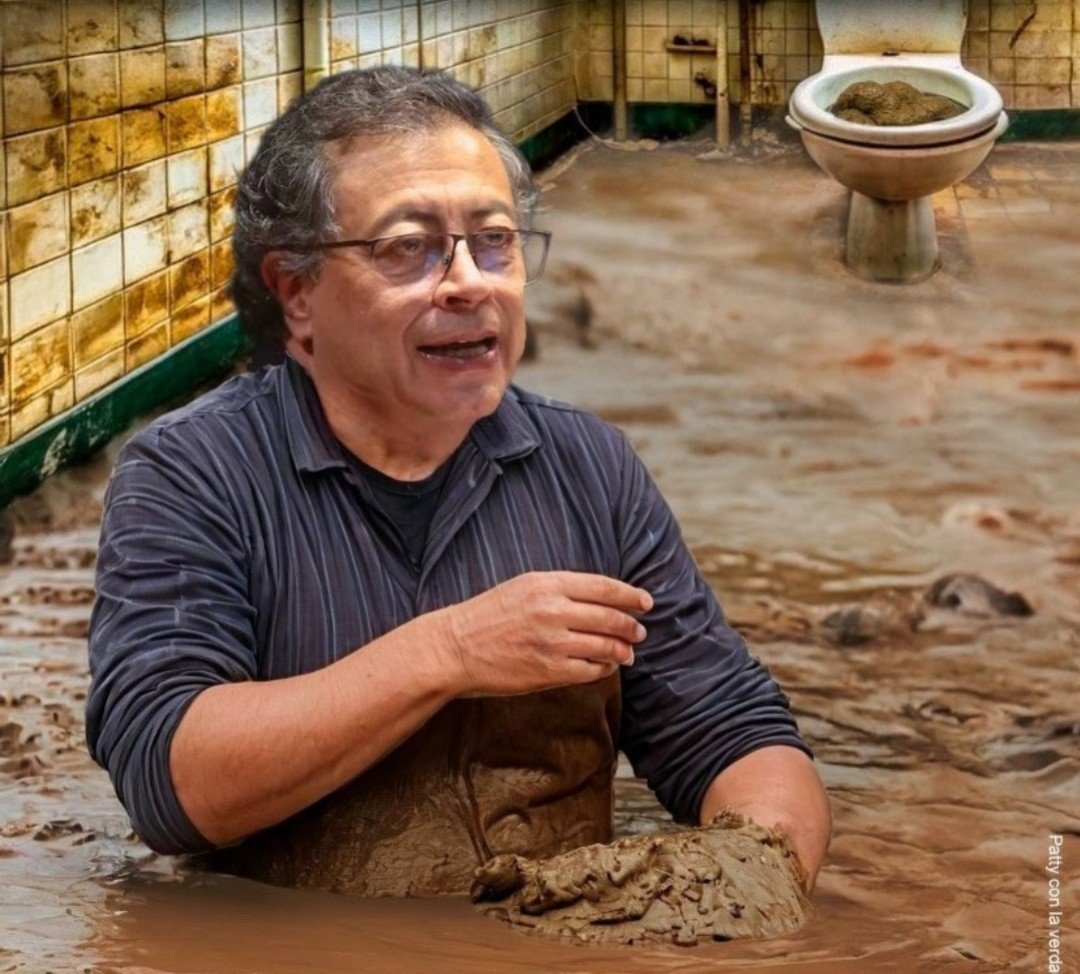Autor__X's tweet photo. El proyecto de Petro es un mar de mierda, literal, así lo vemos la gran mayoría de colombianos y la comunidad internacional, quienes insisten en defenderlo es porque les gusta nadar en la mierda, literal. Nunca más volverán al poder. https://t.co/1EseMu57rB