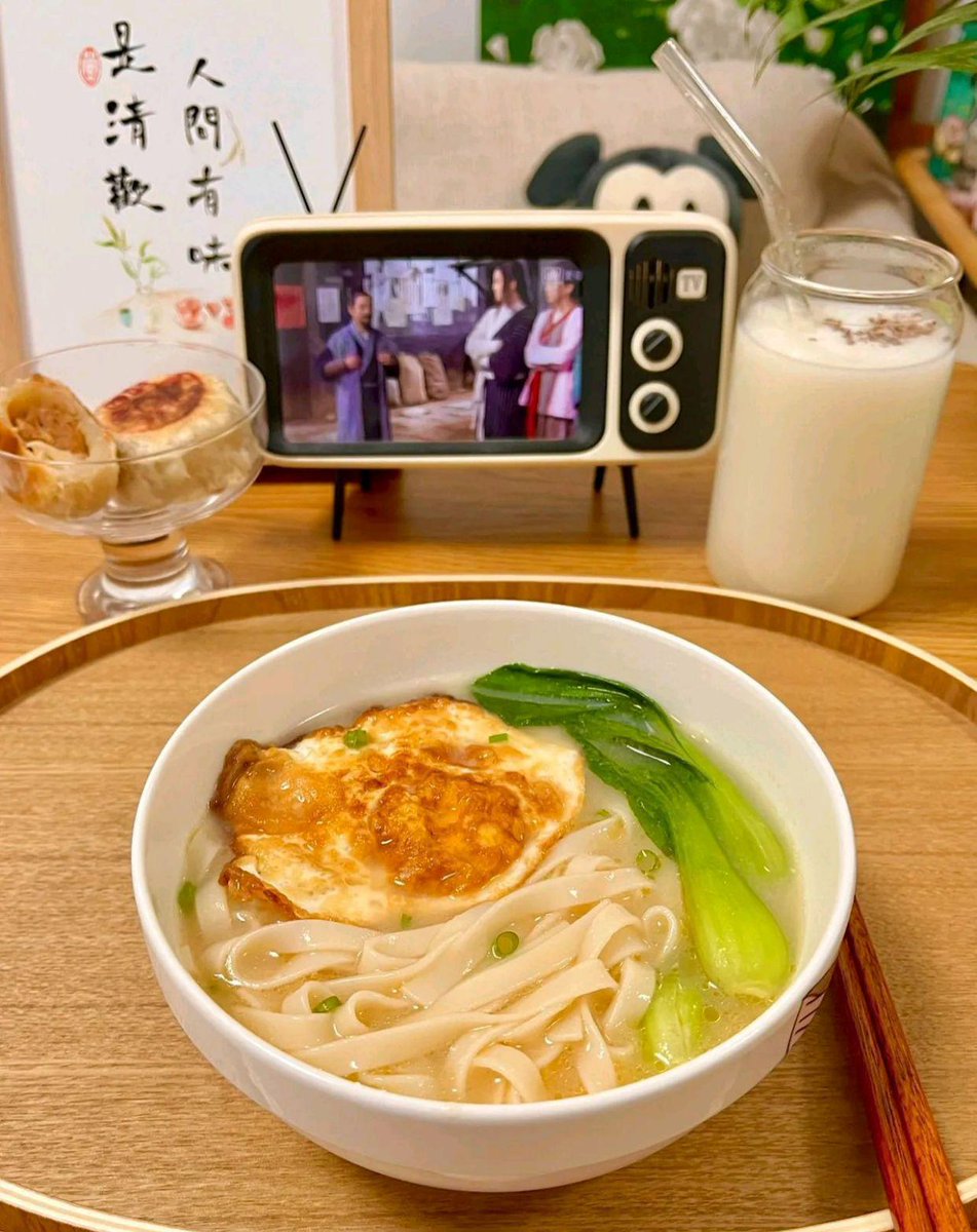x129h9431's tweet photo. Just whipped up garlic butter ramen with a fried egg u0026 green onions—cozy, quick, and way better than takeout! https://t.co/1PLuQjy8FU