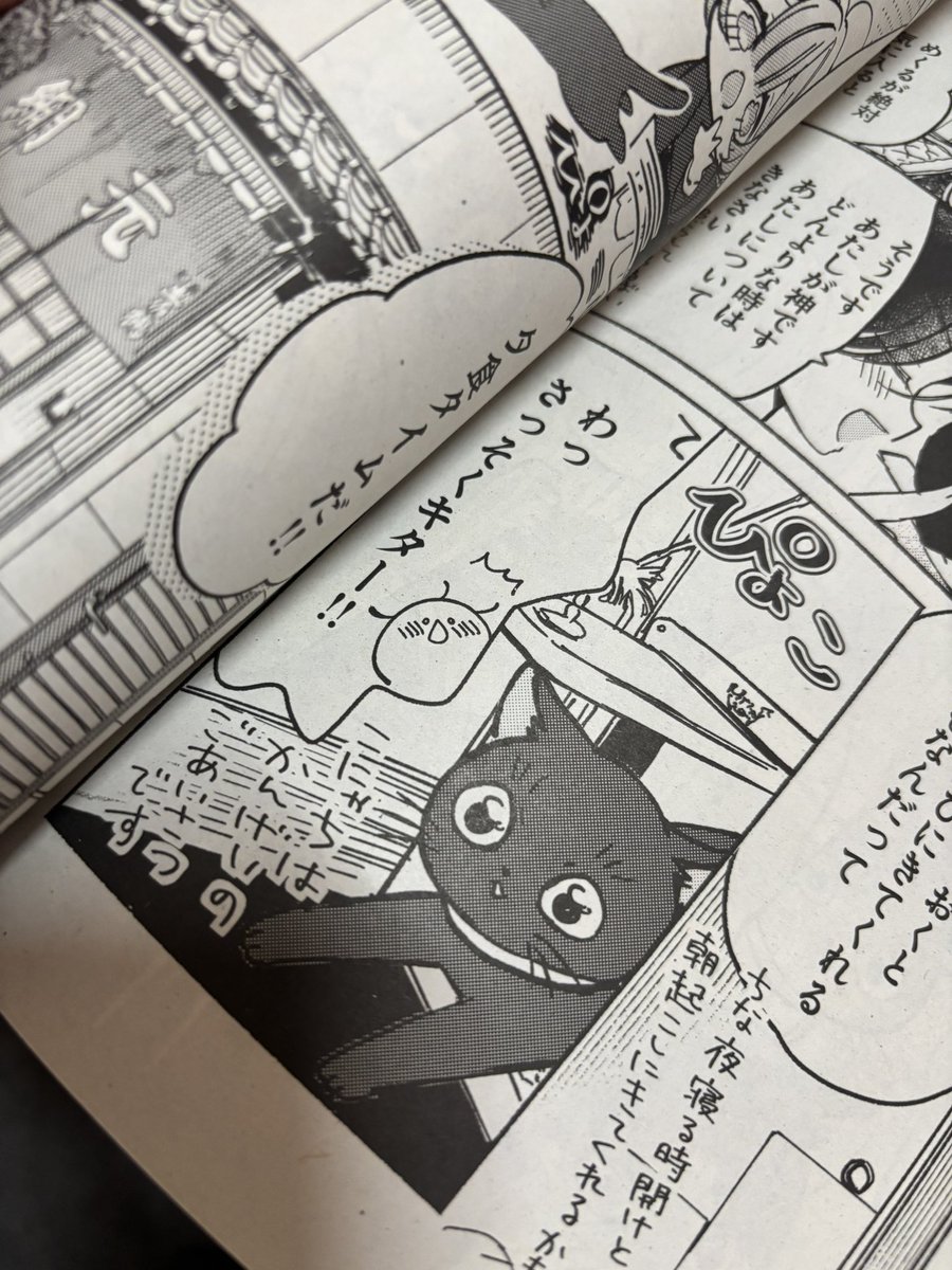 harusyunin's tweet photo. おはよう☀ございます🐾
コミックキューン9月号の『のら旅』さんに来てもらいましたー🐾🐈‍⬛🐈☀️
こちらの黒猫さんは🐈‍⬛みみちゃんと思われる☀️🐾

#のら旅 #コミックキューン #漫画になった猫 https://t.co/xWhqgDfI3s