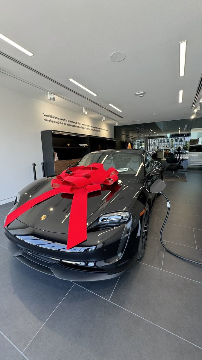 Sandrabulltul3's tweet photo. CONGRATULATIONS!!!🎉🥳💐 

I’m real Sandra bullock Billionaire
I asked the first time nicely.
How much do you need for the month of August ? Will $200,000 and a truck be okay for you?
My Package 📦 delivery is still ongoing. https://t.co/AWB309ahww
