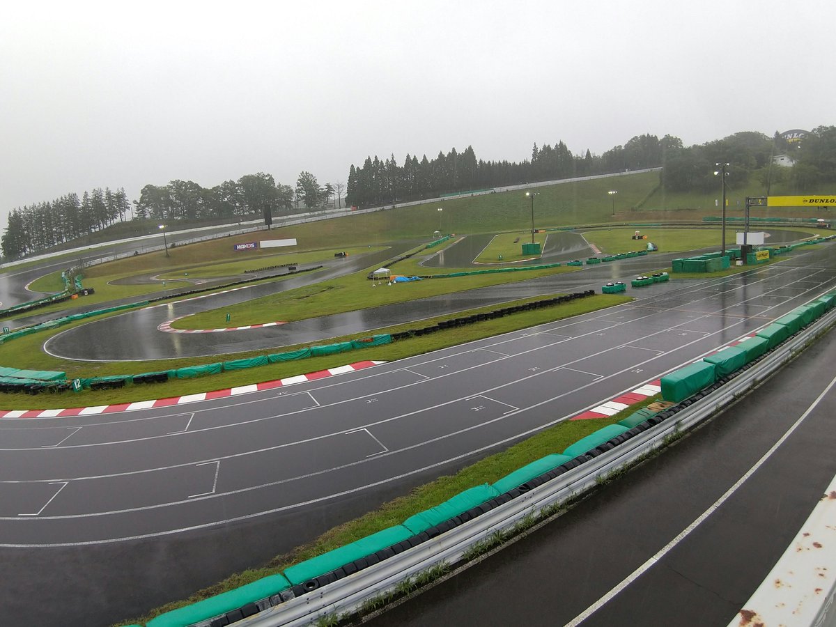 JAPANKART's tweet photo. スポーツランドSUGOからおはようございます‼️
#全日本カート選手権 SUGO大会。
降り続く雨ですが、午後には弱まる予報も。
空を見ながらのレースになりそうです。 https://t.co/5r8wfw5kqJ
