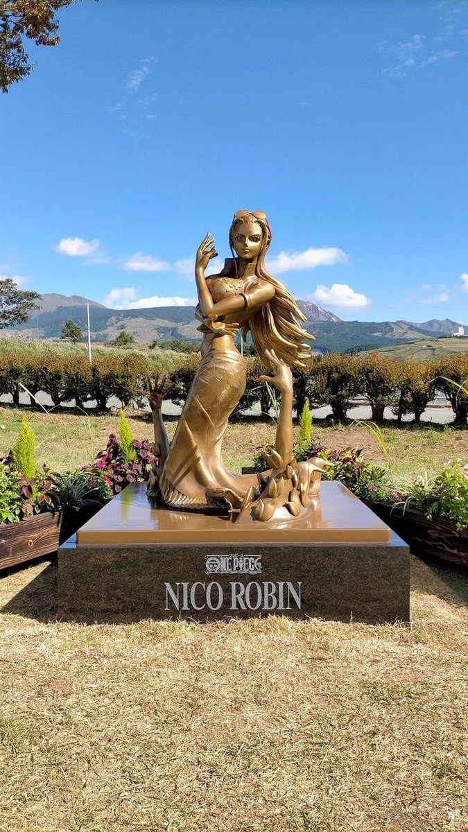 aquarobinn's tweet photo. Nico Robin having not one, but TWO real life statues is so deserved. https://t.co/1nhQGrgKjj