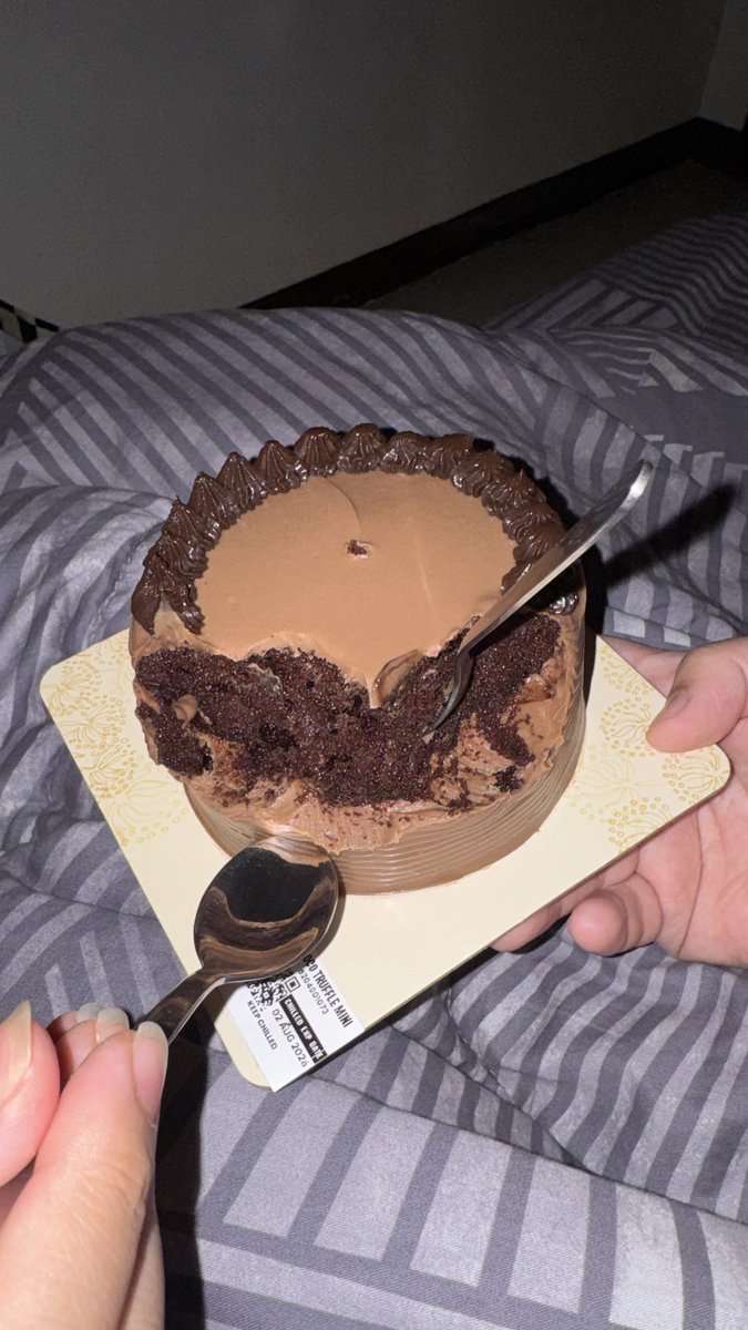 sojustrawbear's tweet photo. Happy 24th to me :) https://t.co/UFfG3Up58Q