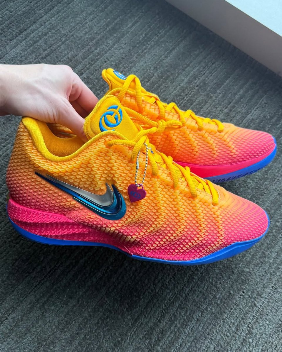 JustFreshKicks's tweet photo. FIRST LOOK: Caitlin Clark unveils a new “All Star” Nike Caitlin 1 🌅⭐️ https://t.co/8gDYrw4C9l